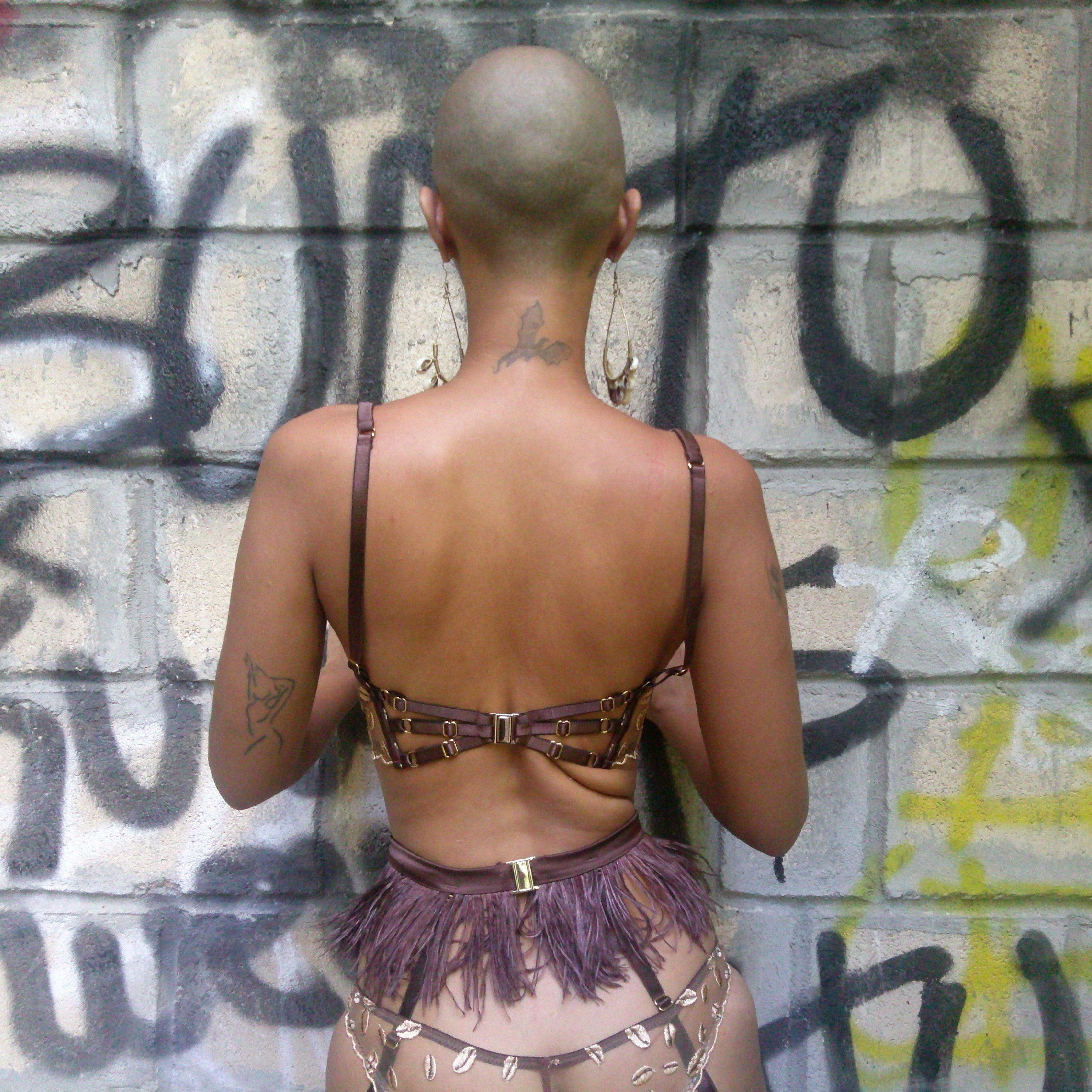 Kauri_Embroidery_Longline_Plunge_Bra back details