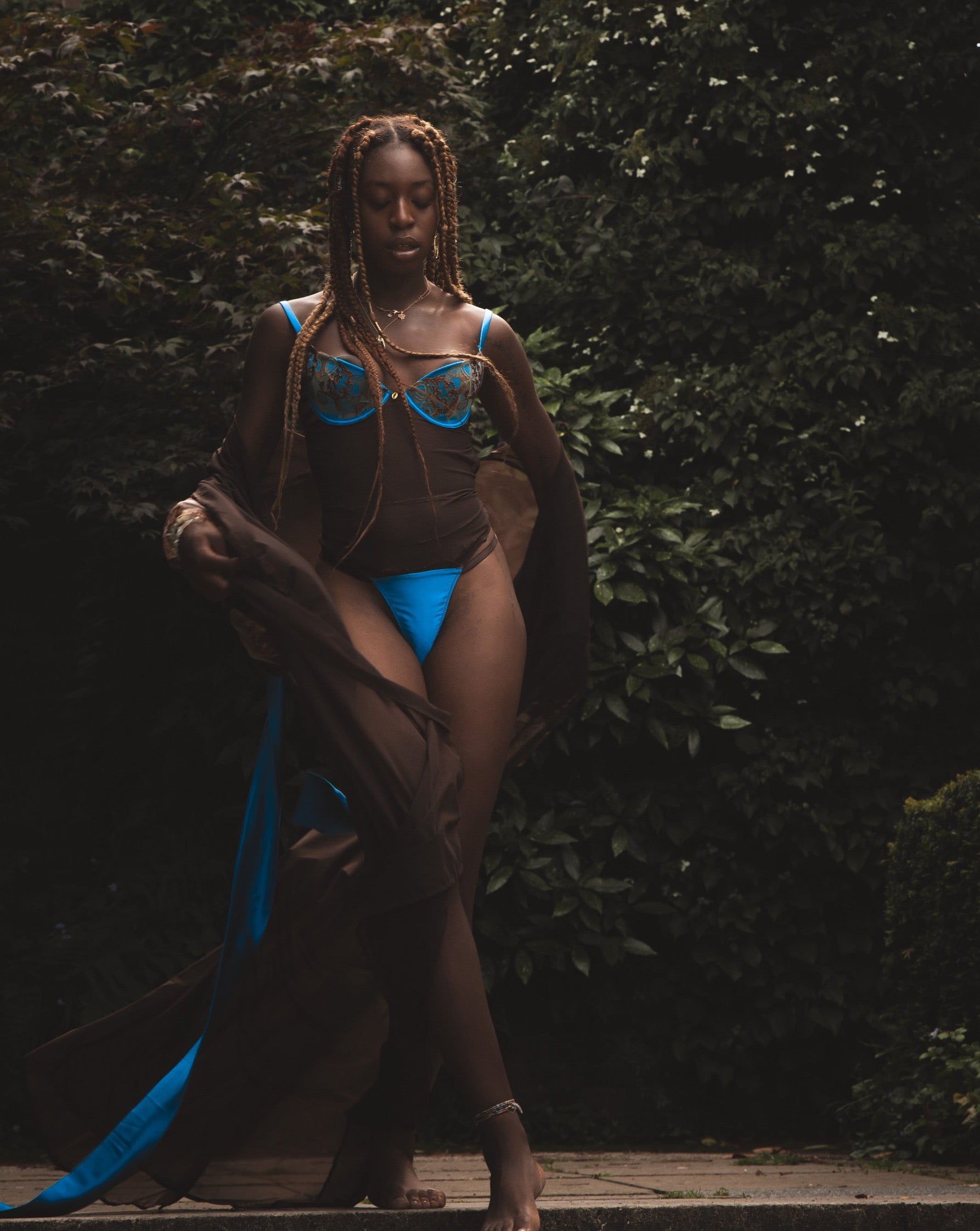 Amara_azure_boudoir_robe_front